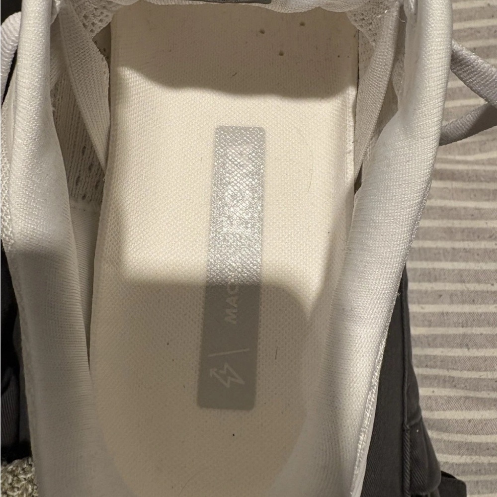Hoka Mach 6 LA White Size 10.5B - Picture 7 of 8